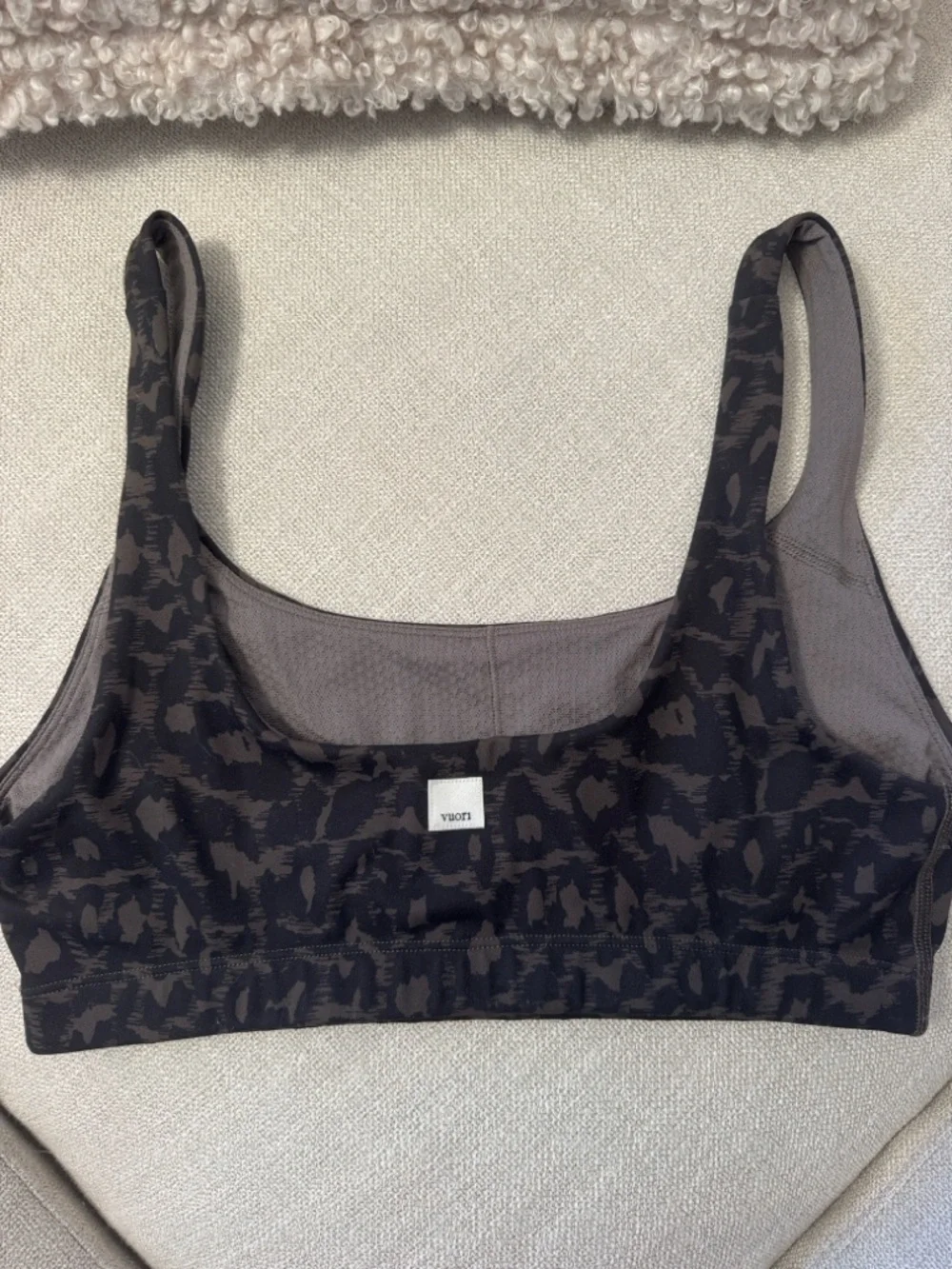 Vuori Set 3PC | Leggings Shorts Bra Matching Set Leopard Neutral Athleisure - Picture 11 of 12